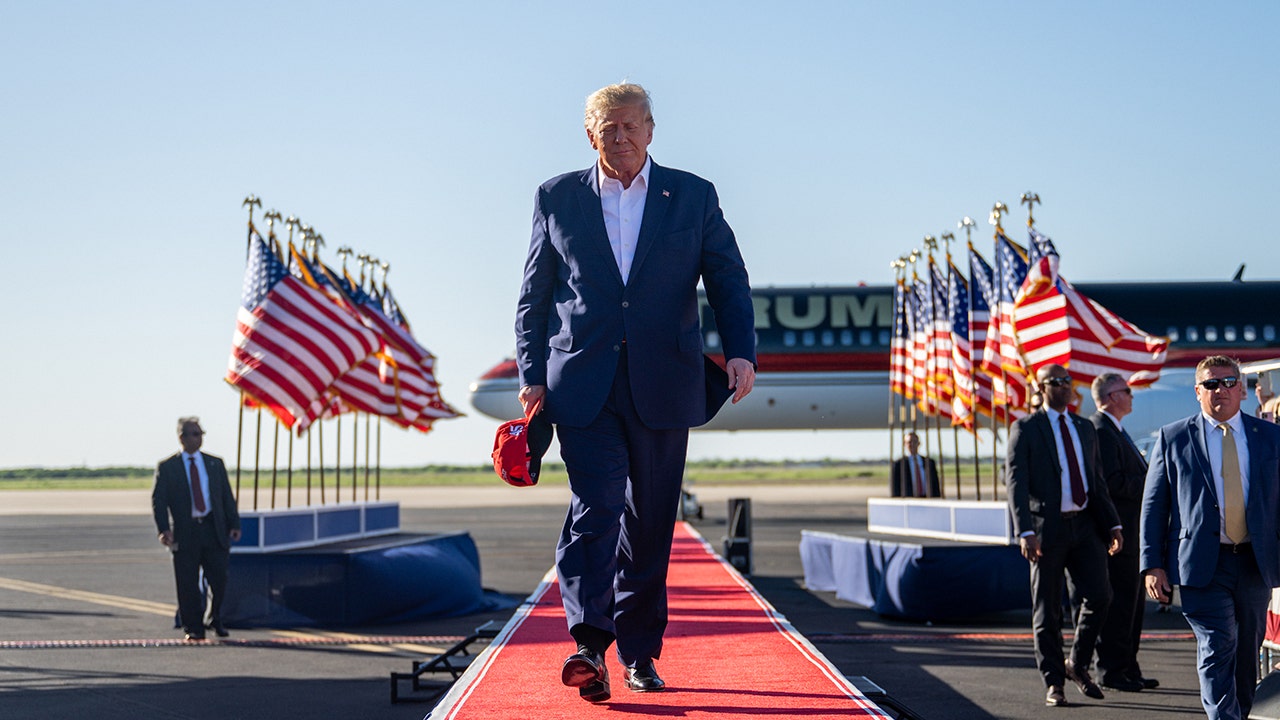 Former U.S. President Donald Trump arrives during a rally at the Waco Regional Airport on March 25, 2023 in Waco, Texas. (Brandon Bell/Getty Images)