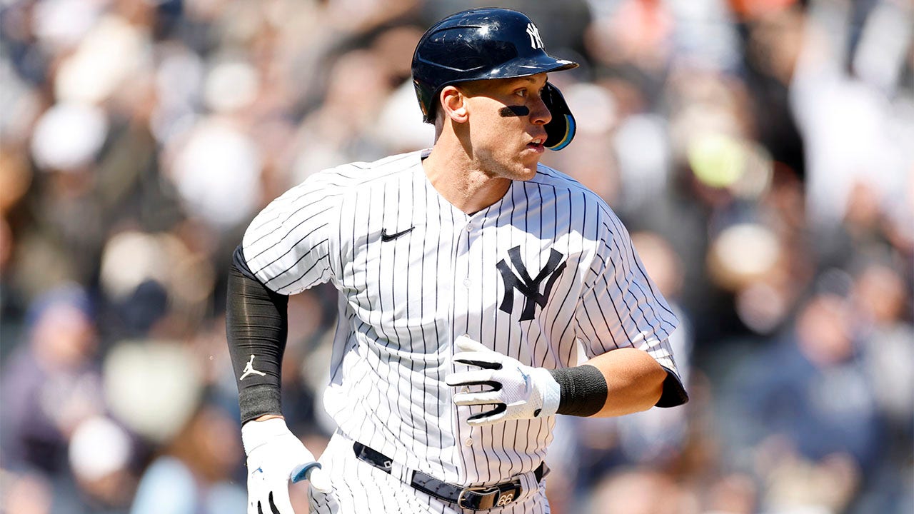 Yankees' Aaron Judge homers on first swing of 2023 MLB season following record-breaking year
