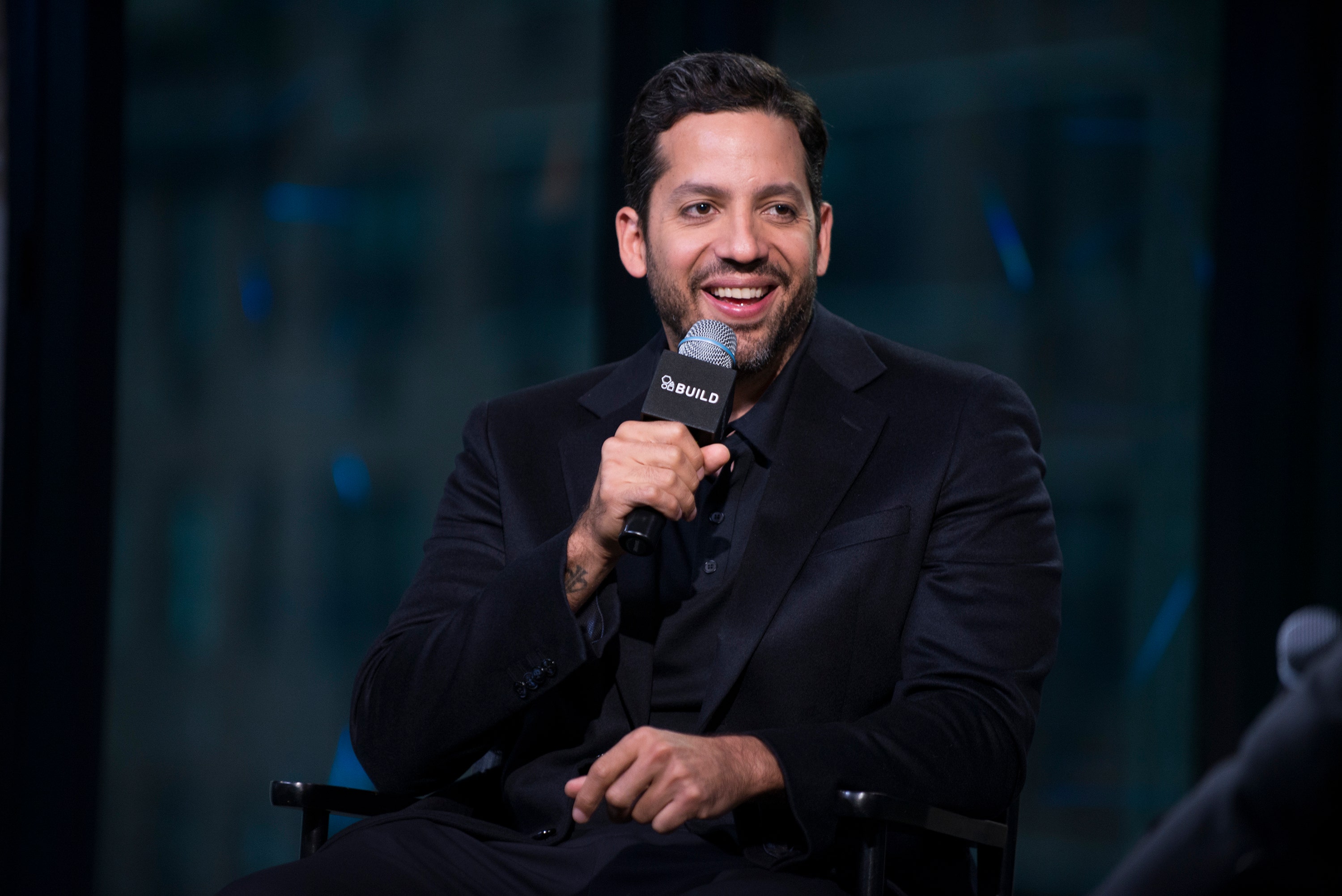 David Blaine dislocates shoulder, continues Las Vegas performance: ‘Wow that hurt’