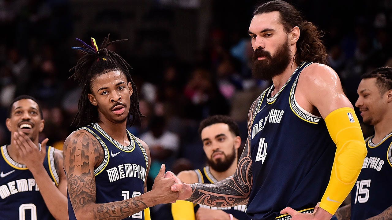 Memphis Grizzlies player Ja Morant apologizes after livestream appears to  show him holding a gun