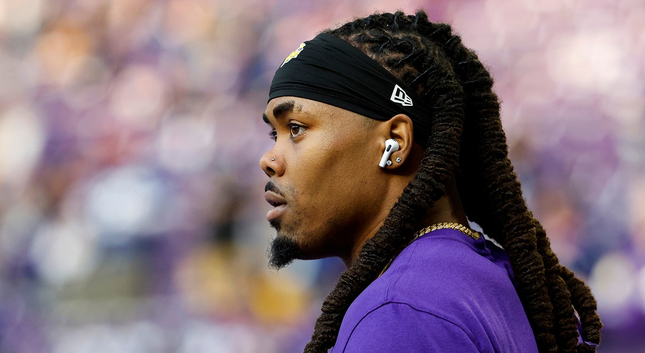 Vikings' receiver KJ Osborn helps rescue man from burning car