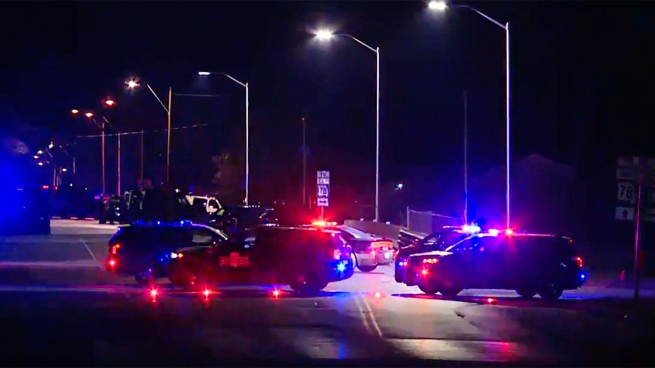 Kansas City shooting Three police officers injured, hourslong