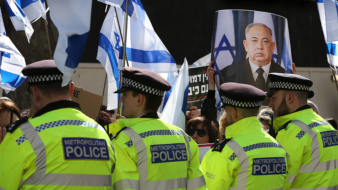 Metropolitan Police in line at London anti-Netanyahu protest