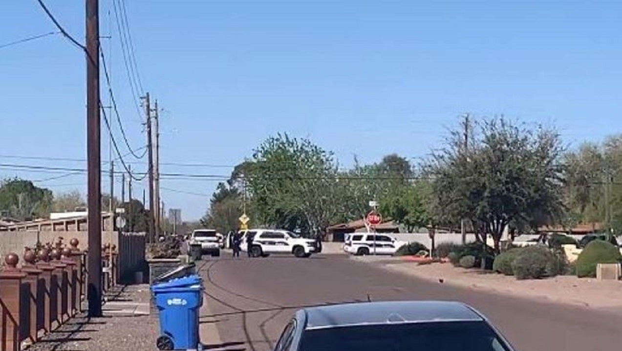 News :Phoenix police officer shot in ‘unprovoked attack’