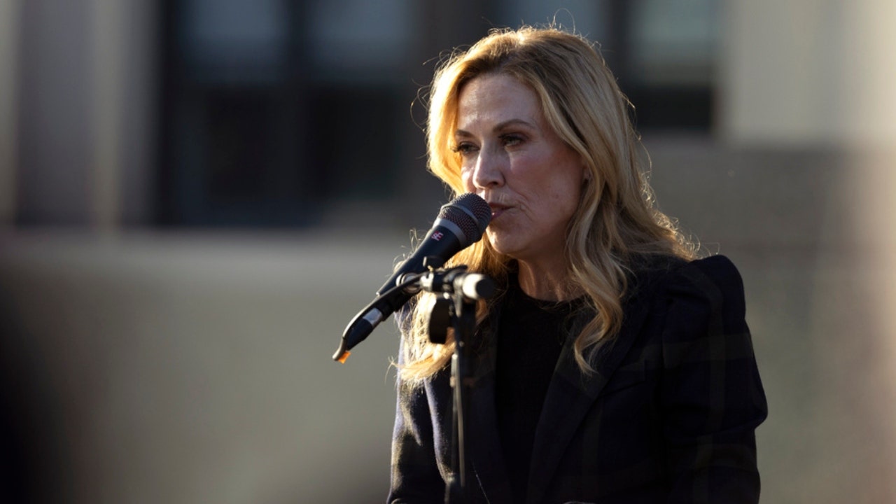 Singer Sheryl Crow accuses Jason Aldean of 'promoting violence' with 'lame' anti-crime song