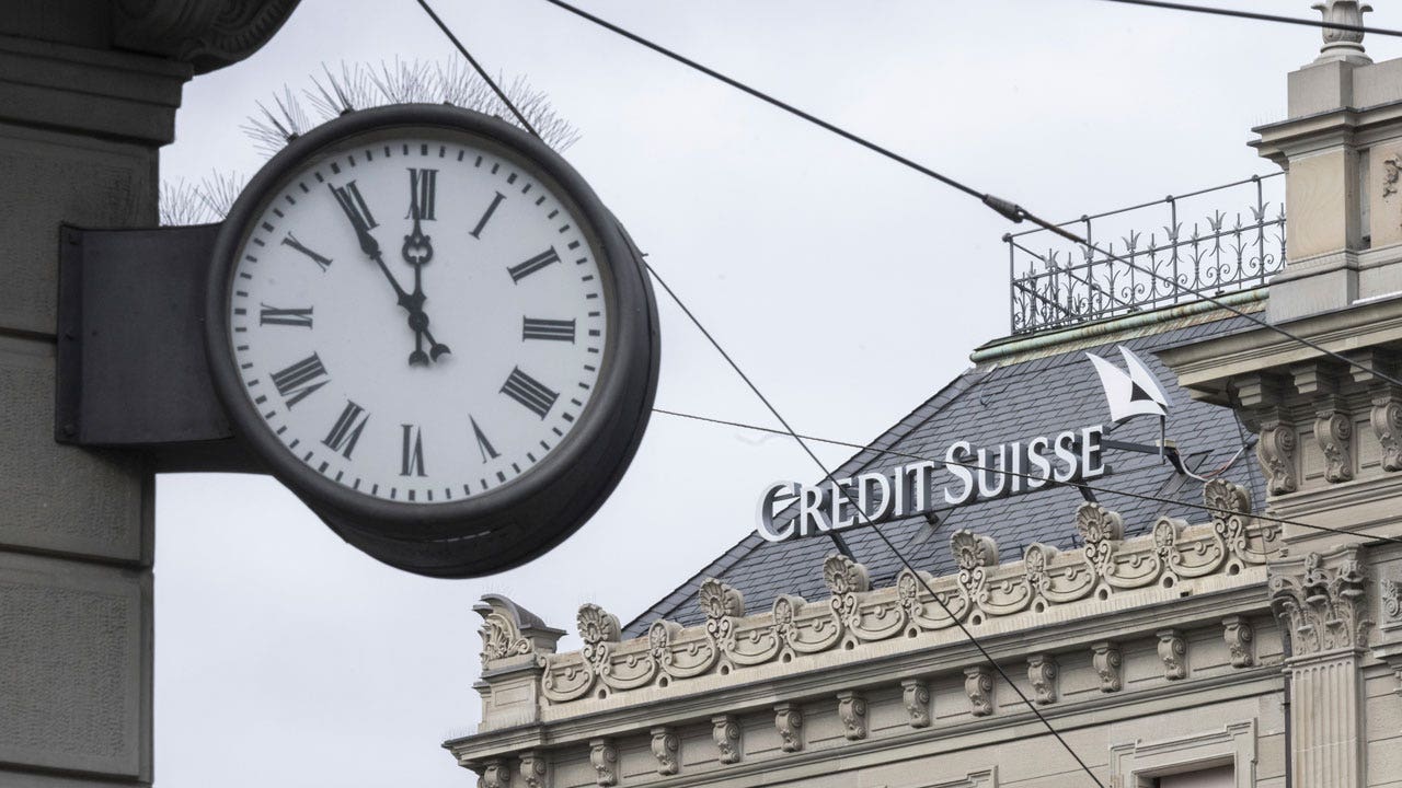 Swiss government suspends bonus payouts to Credit Suisse employees