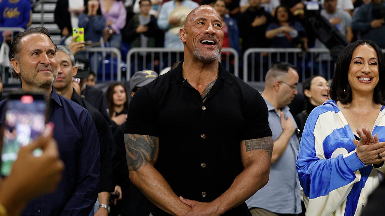 WWE: Dwayne 'The Rock' Johnson returns to the ring - BBC Newsround