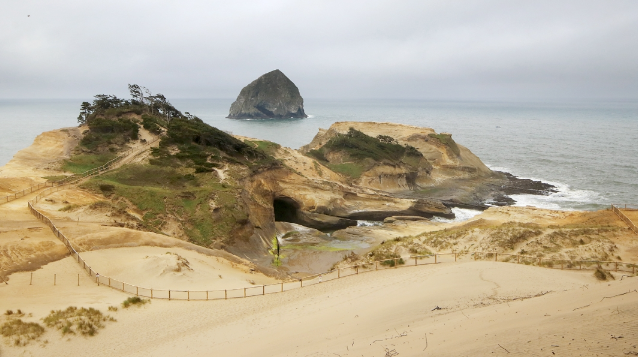 California hiker found dead after falling off Oregon cliff, swept into(02)