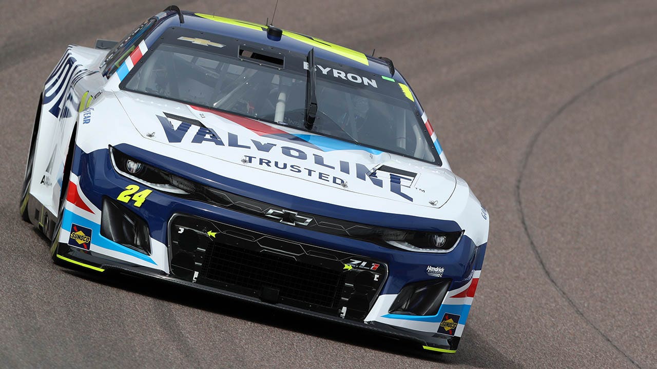 William Byron wins second consecutive race, holds off Ryan Blaney in Phoenix