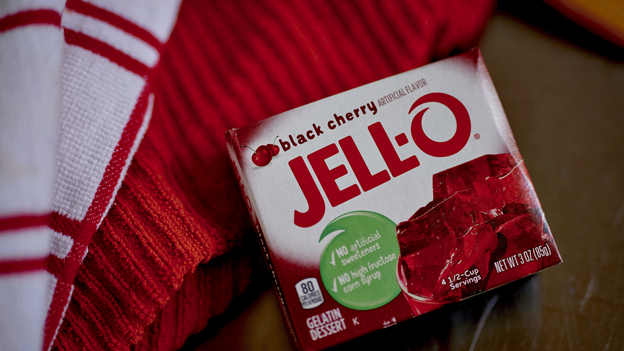 Jello bears a striking resemblance to juice when it's made in a cup.