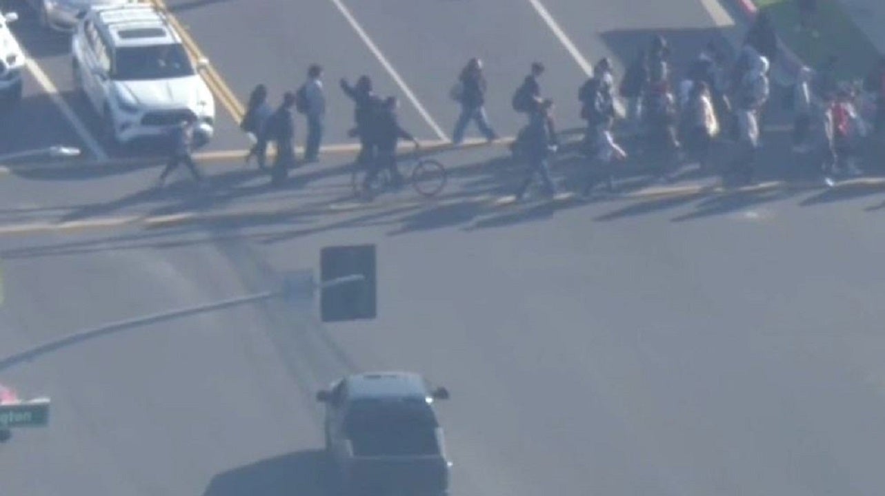 California police chase suspect allegedly shot at officers, stopped for kids to cross the road