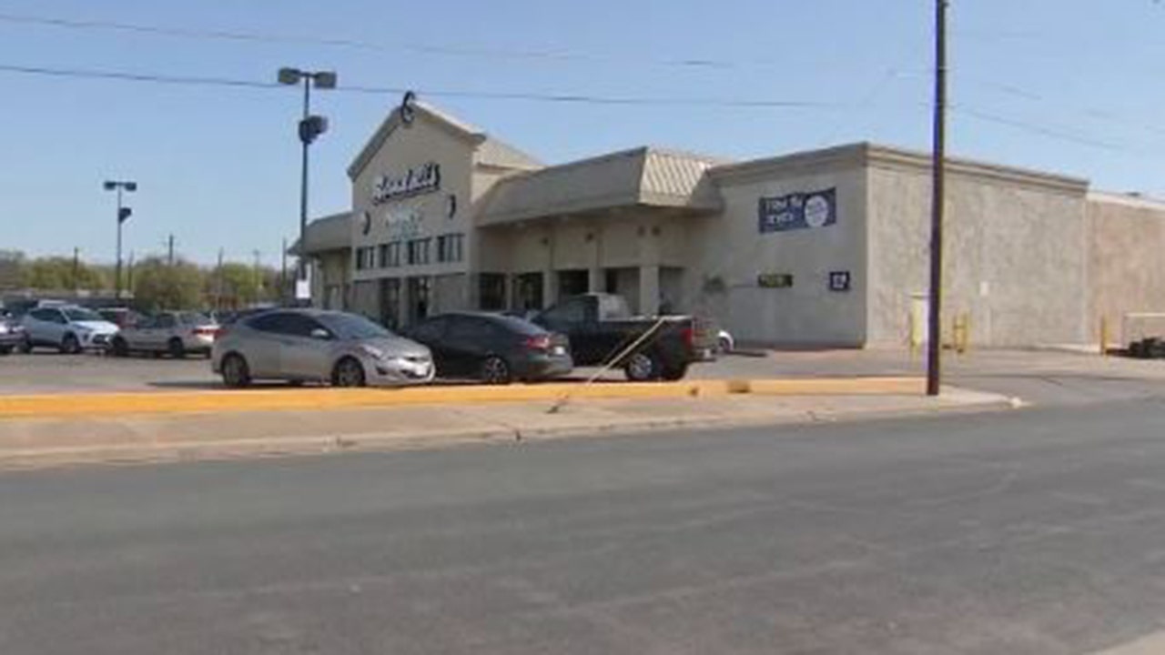 Girl Scouts robbed in grab-and-go theft at Texas grocery store, police say