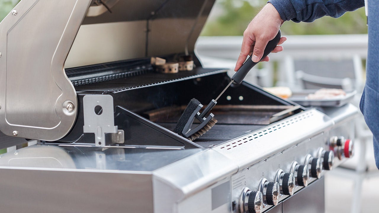 Your grill brush could kill you. For real. Read this before you barbecue  this weekend. 