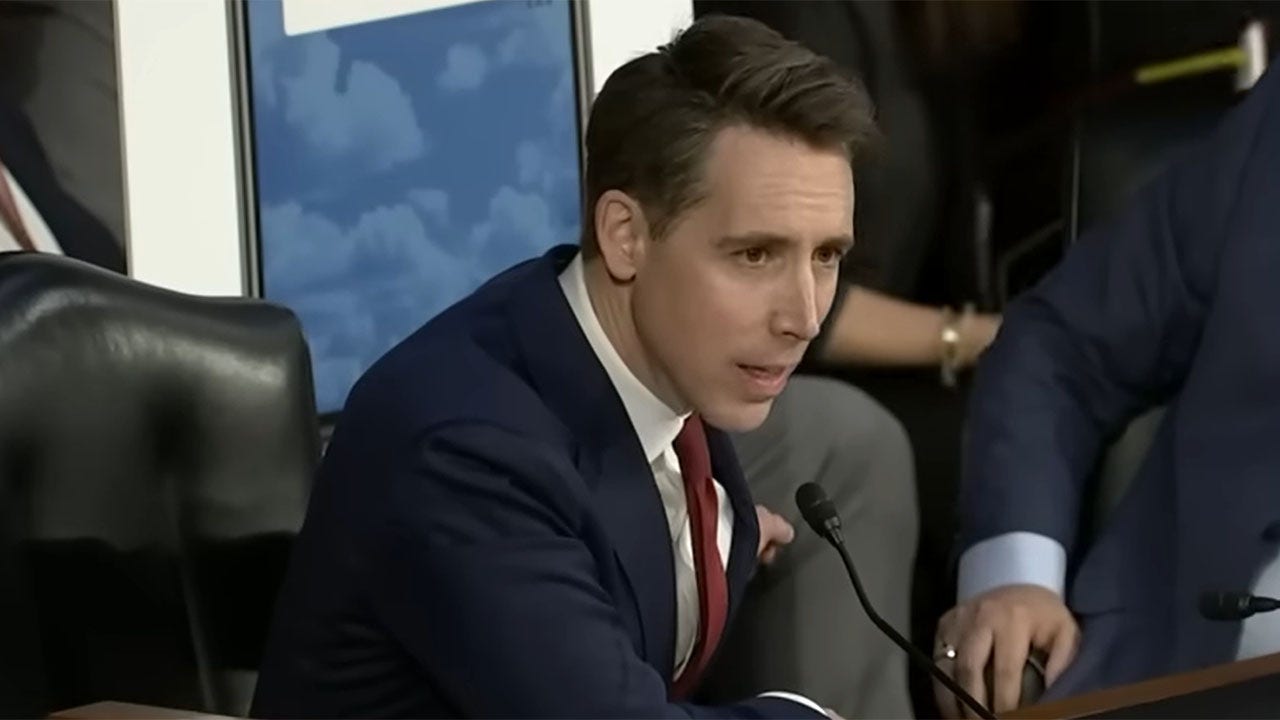 Hawley urges Wray to make tackling child migrant trafficking crisis a ‘leading FBI priority’