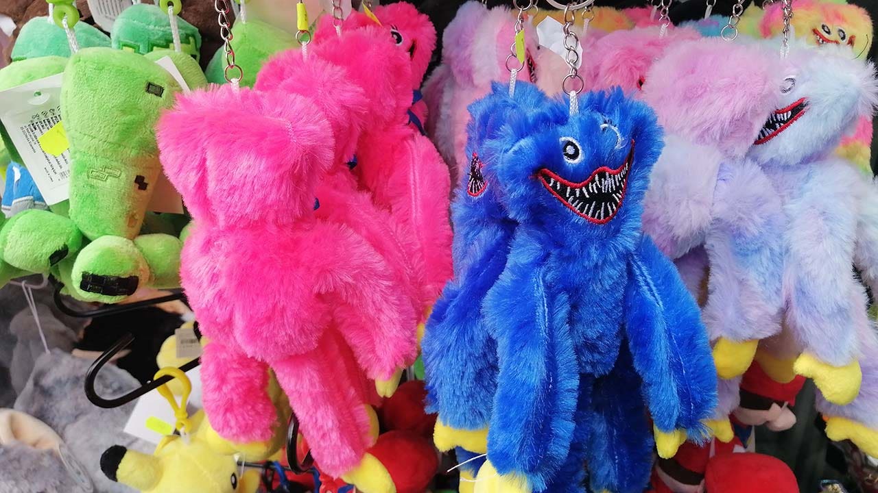 What is 'Huggy Wuggy,' the 'sinister'-looking toy popping up for sale on streets of NYC?