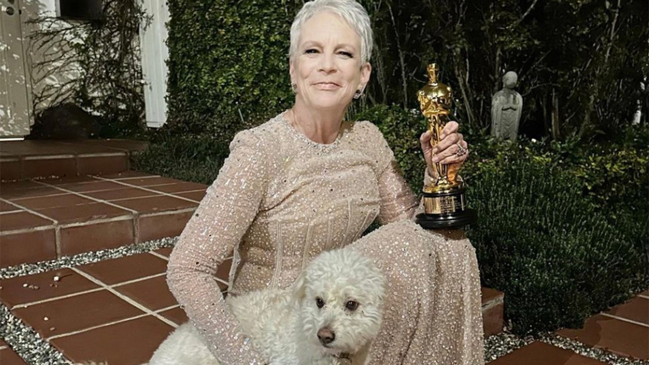 Oscar winner Jamie Lee Curtis contacted her dog walker first after receiving Academy Award