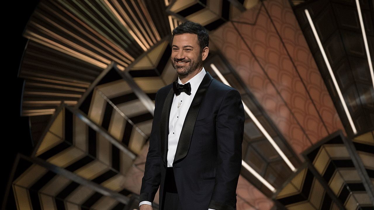 Hilisõhtune saatejuht Jimmy Kimmel võõrustab sel pühapäeval kolmandat korda Oscarite jagamist.