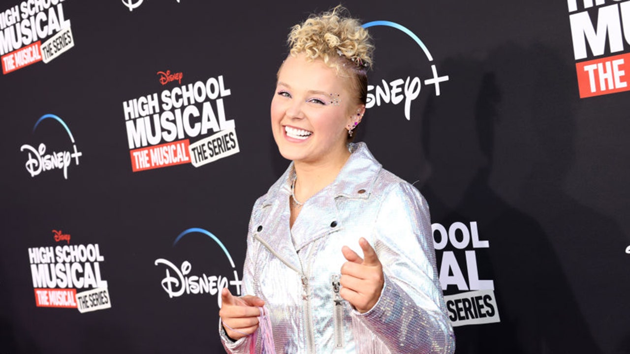 JoJo Siwa says she ‘realized I was gay’ and 'fell in love for the first time' while at Disney World
