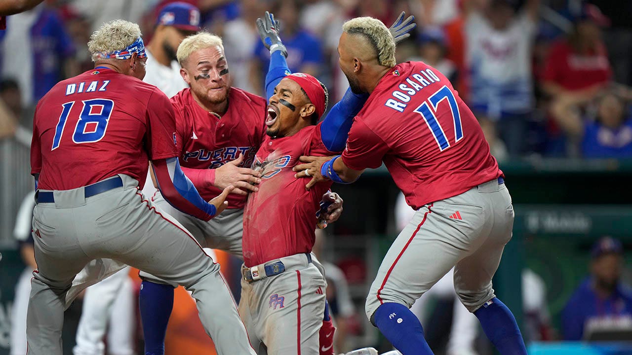 Francisco Lindor launches helmet, mobbed by teammates after inside-the-park homer in World Baseball Classic
