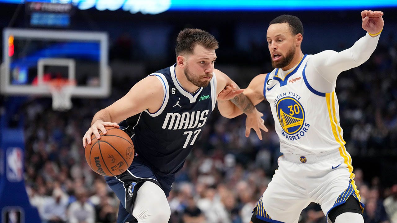Mavericks protest two-point loss to Warriors who claim Golden State were gifted a free basket