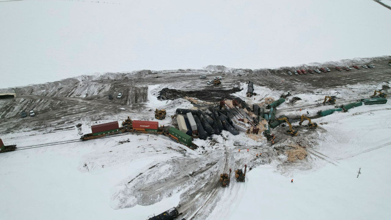 Below-freezing North Dakota temps helped contain chemicals leaked in train spill