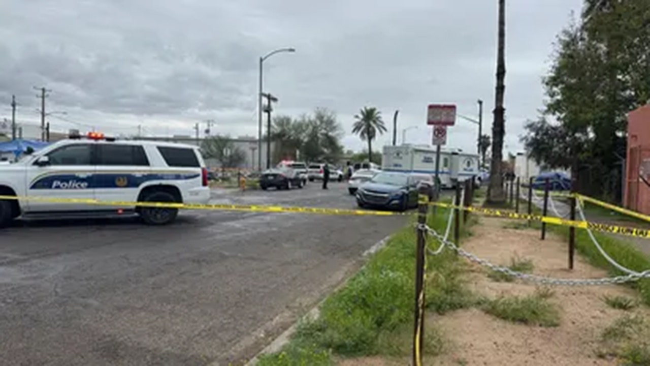 Body found burning in downtown Phoenix dumpster, police say | Fox News