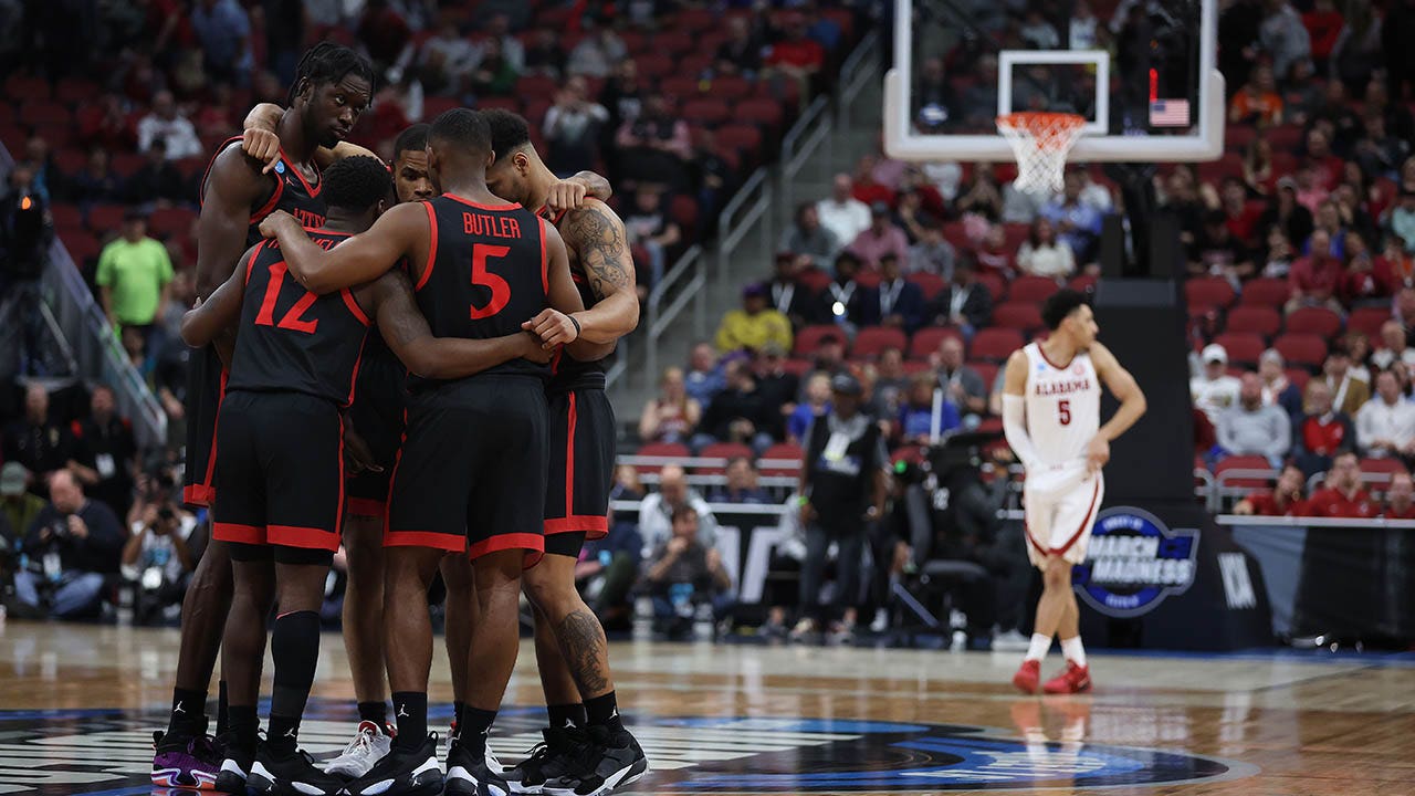 San Diego State storms back from 9-point deficit to upset Alabama, head to Elite 8