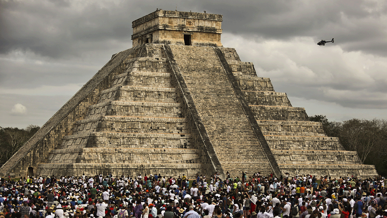 Kukulcan Pyramid at Chichén Itzá during spring equinox