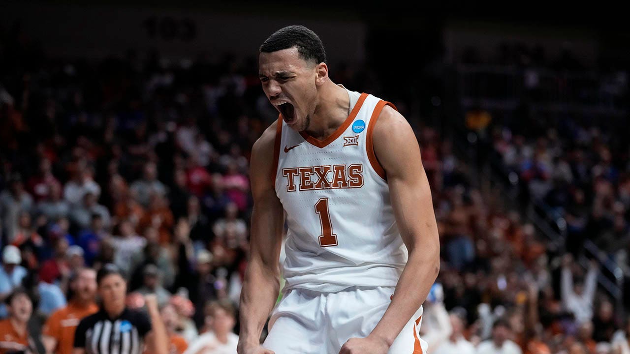 Texas holds off late Penn State rally to advance to Sweet 16