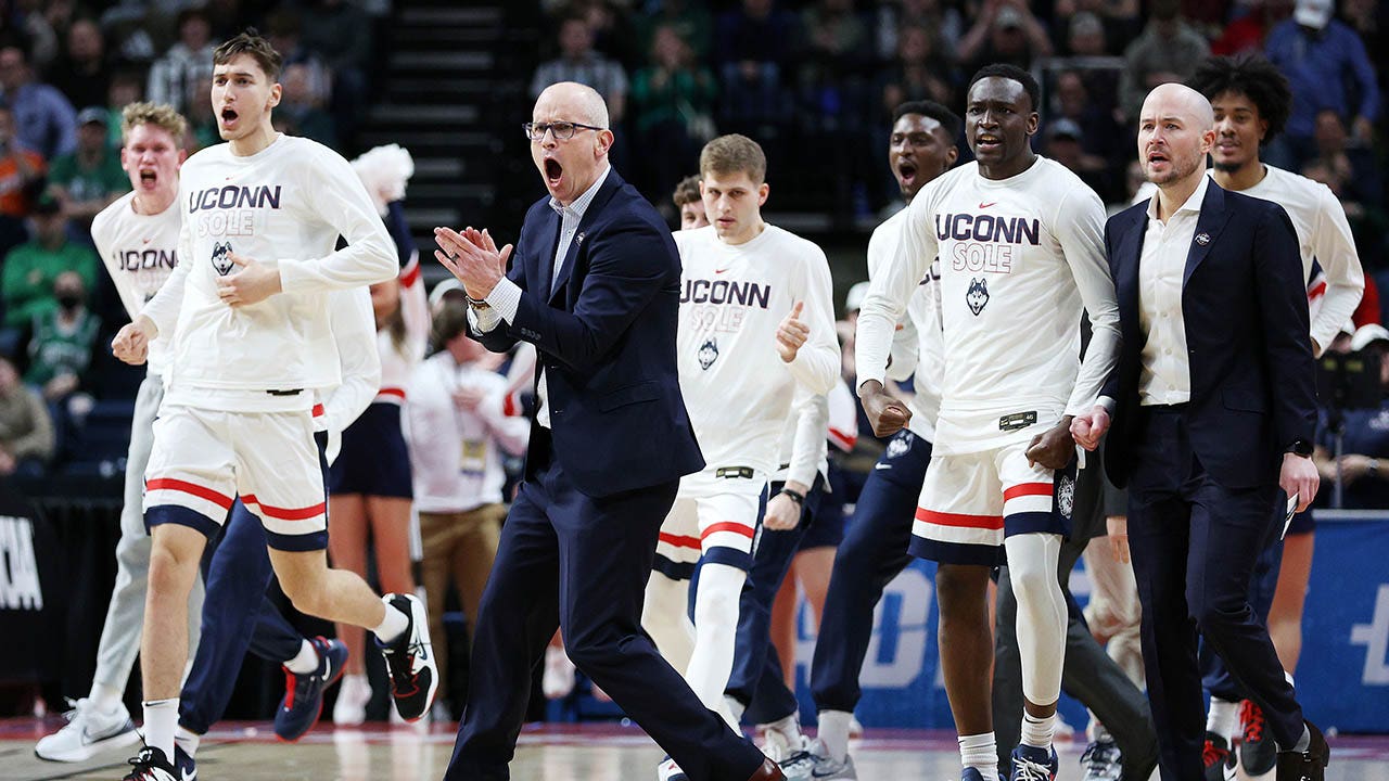 UConn dominates in second half to avoid upset against Iona