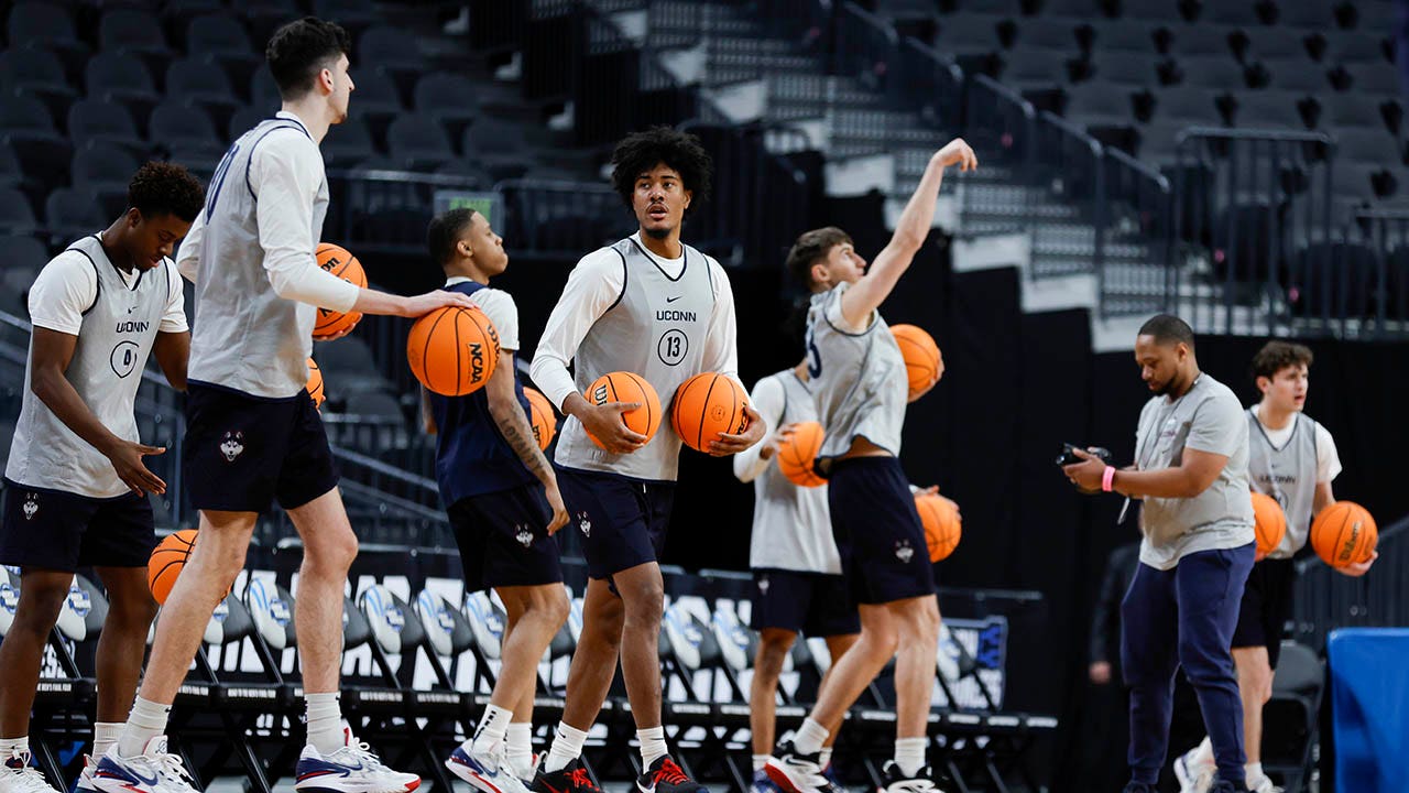 Sycamore Basketball on X: Congratulations to the three teams that won the  2023 Camp Championships! The Kentucky Wildcats, UConn Huskies, and a half  court buzzer beater carried the Detroit Pistons to a