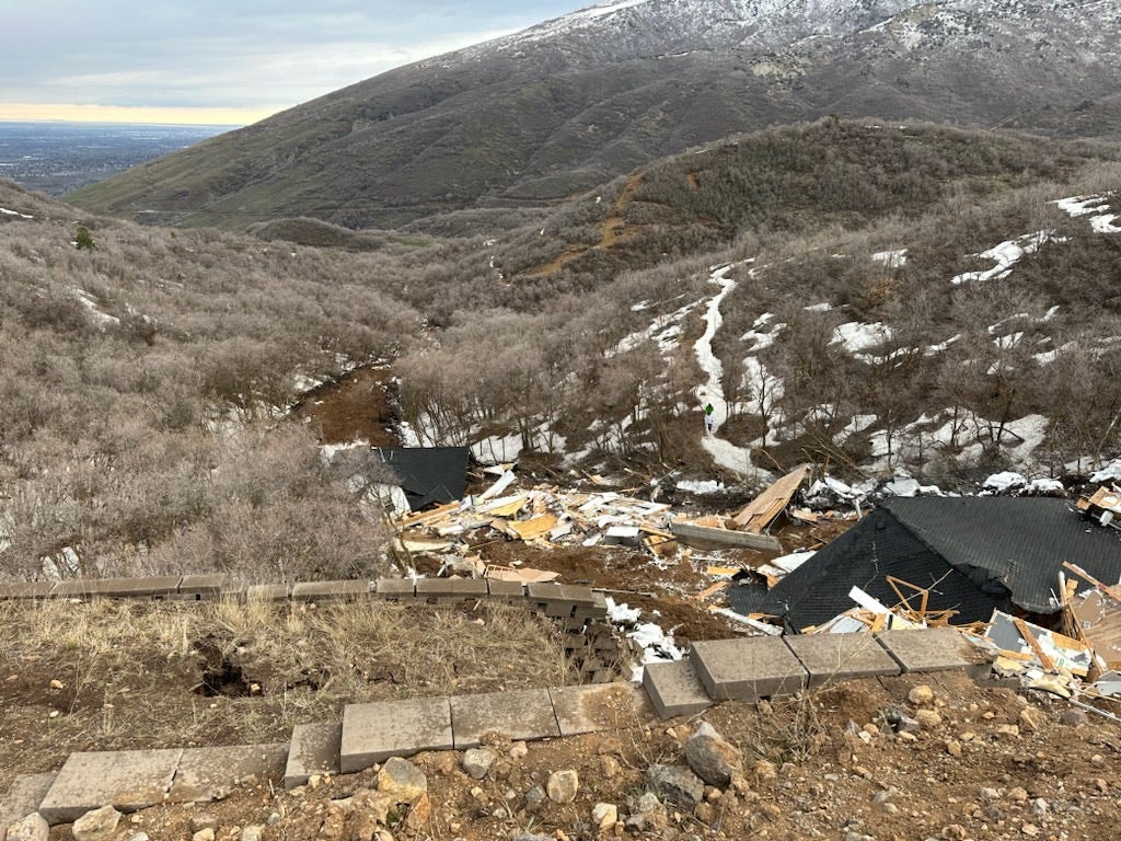 Utah homes slide off cliff into canyon