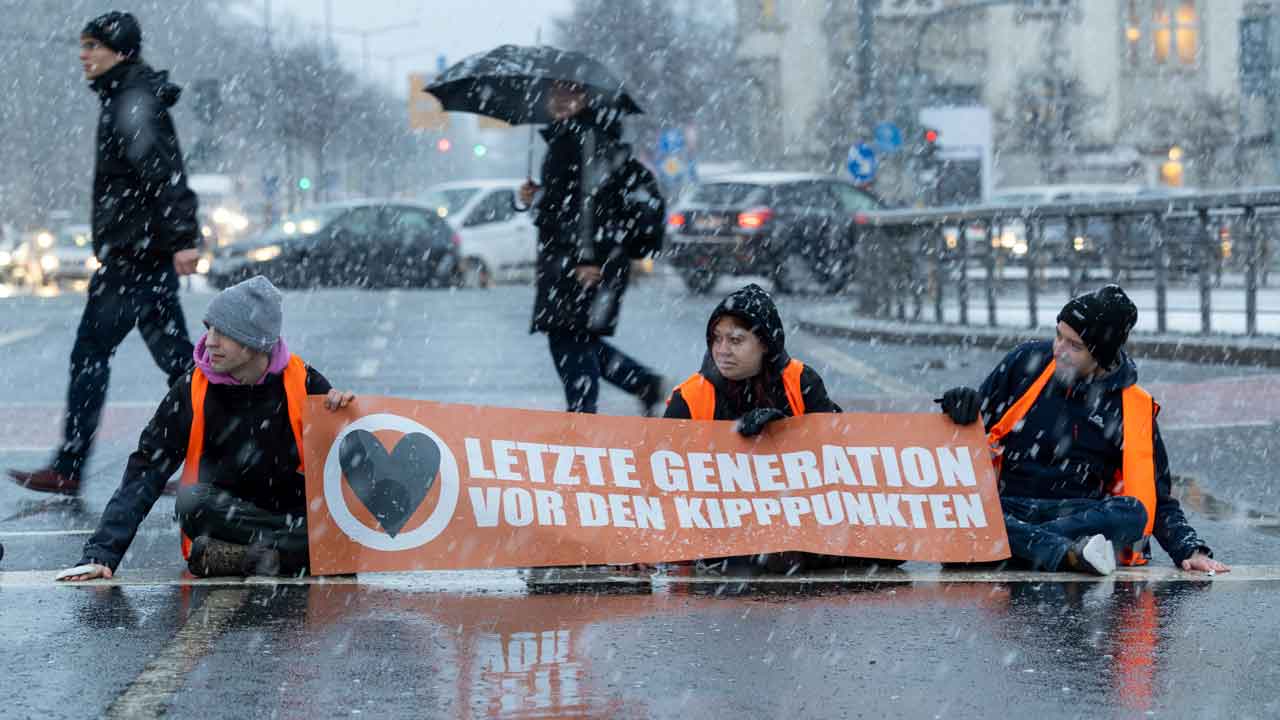 Climate activists announce plans to protest in Berlin, will try to 'peacefully bring the city to a standstill'