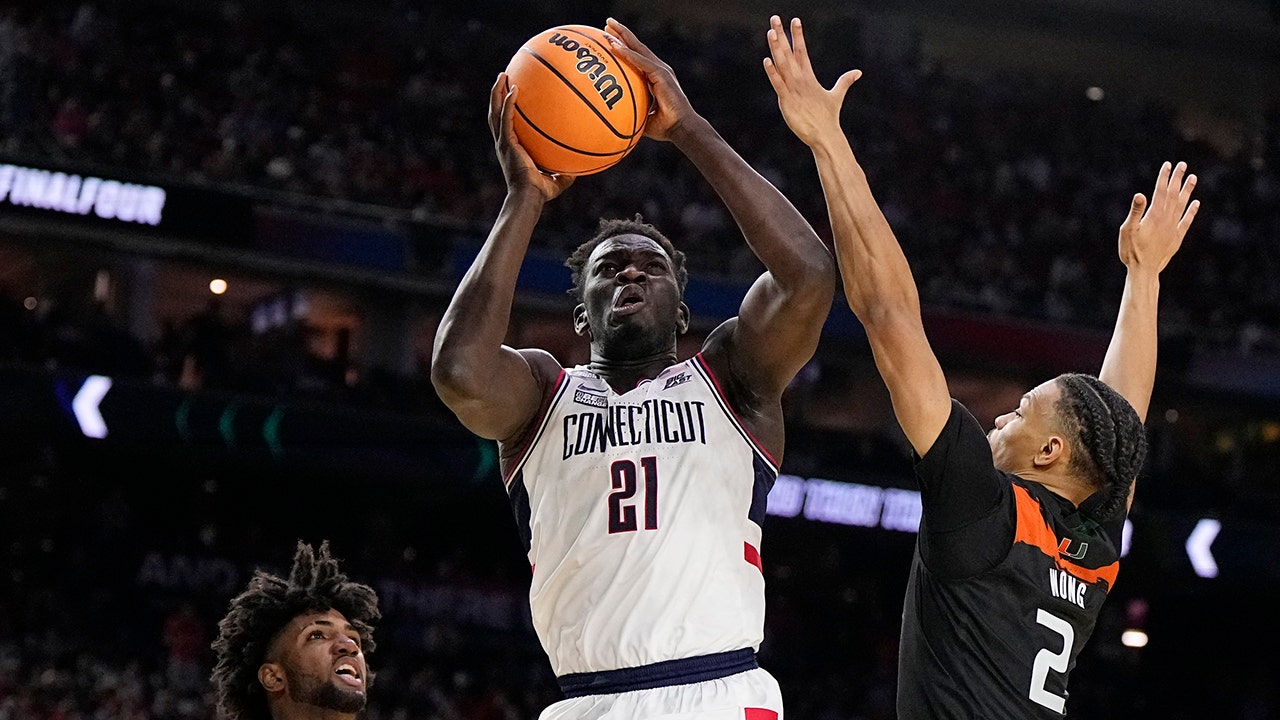 UConn tops Miami in Final Four, will play San Diego State for national title