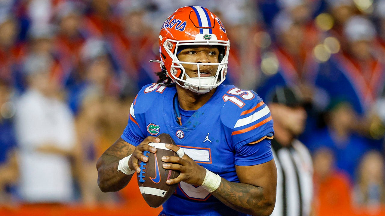 Florida Gators quarterback Anthony Richardson (15)] scrambles with the ball at Steve Spurrier Field at Ben Hill Griffin Stadium in Gainesville, FL on Saturday, September 17, 2022. [Cyndi Chambers/Gainesville Sun] Ncaa Football Florida Gators Vs Usf Bulls. © Cyndi Chambers / USA TODAY NETWORK