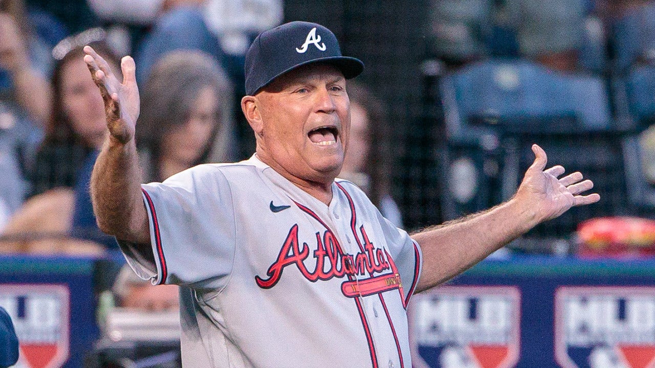 Braves' Brian Snitker ejected following animated argument with