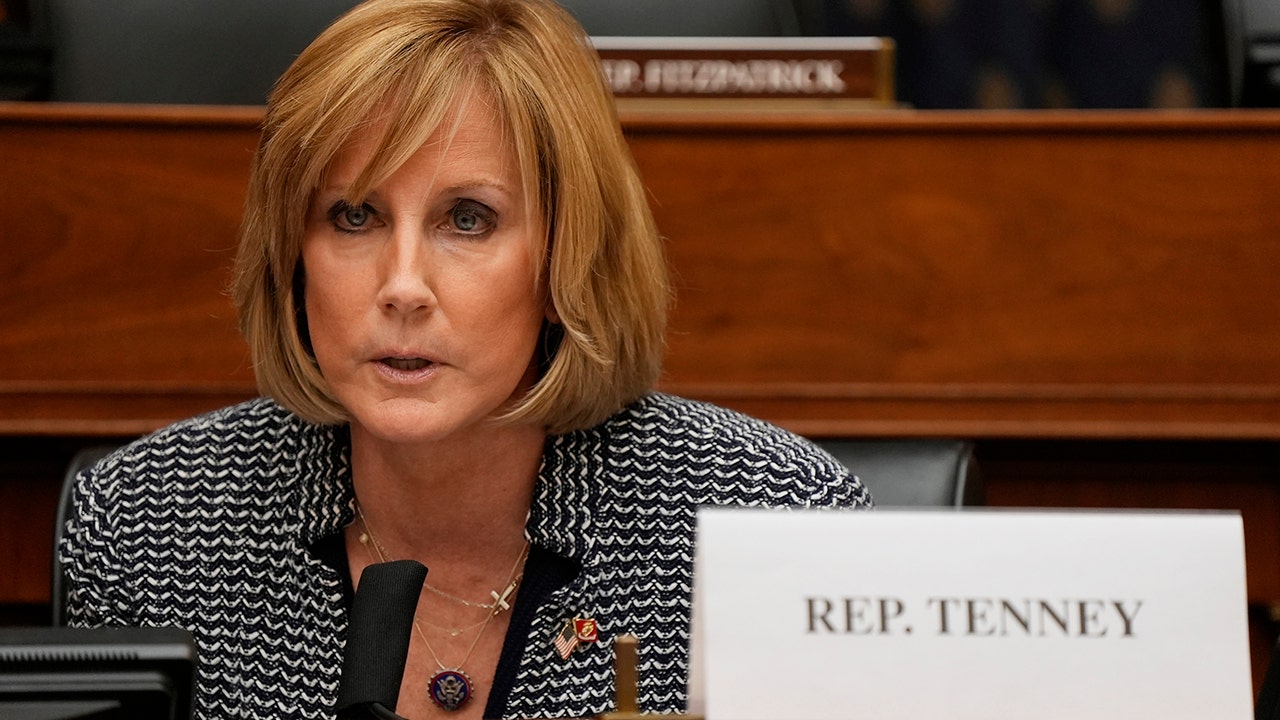 You are currently viewing GOP Rep. Tenney calls to invoke 25th Amendment to remove Biden from office after ‘alarming’ Hur report