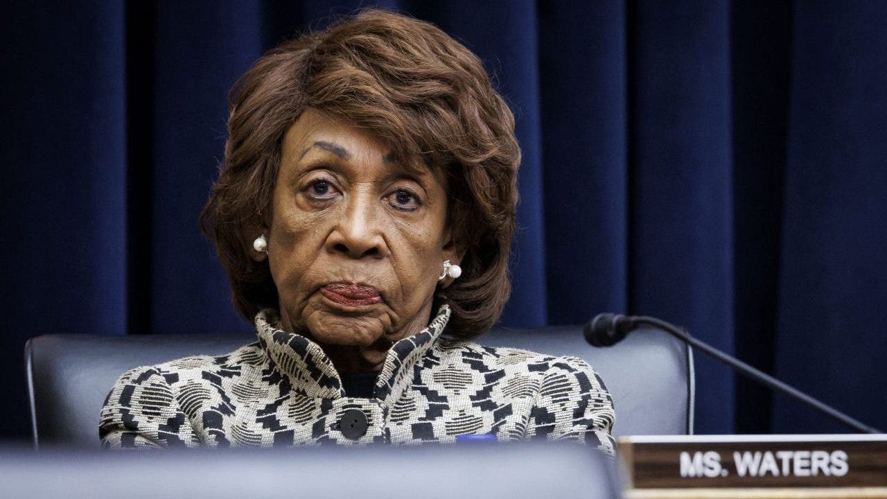 Texas man accused of threatening to kill Rep. Maxine Waters in racist ...