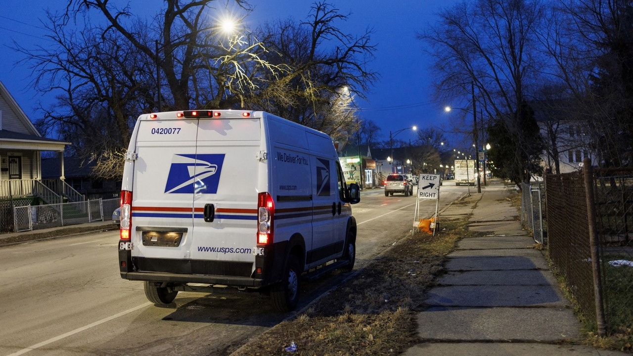 Chicago mail carriers robbed at least a dozen times in one month Fox News