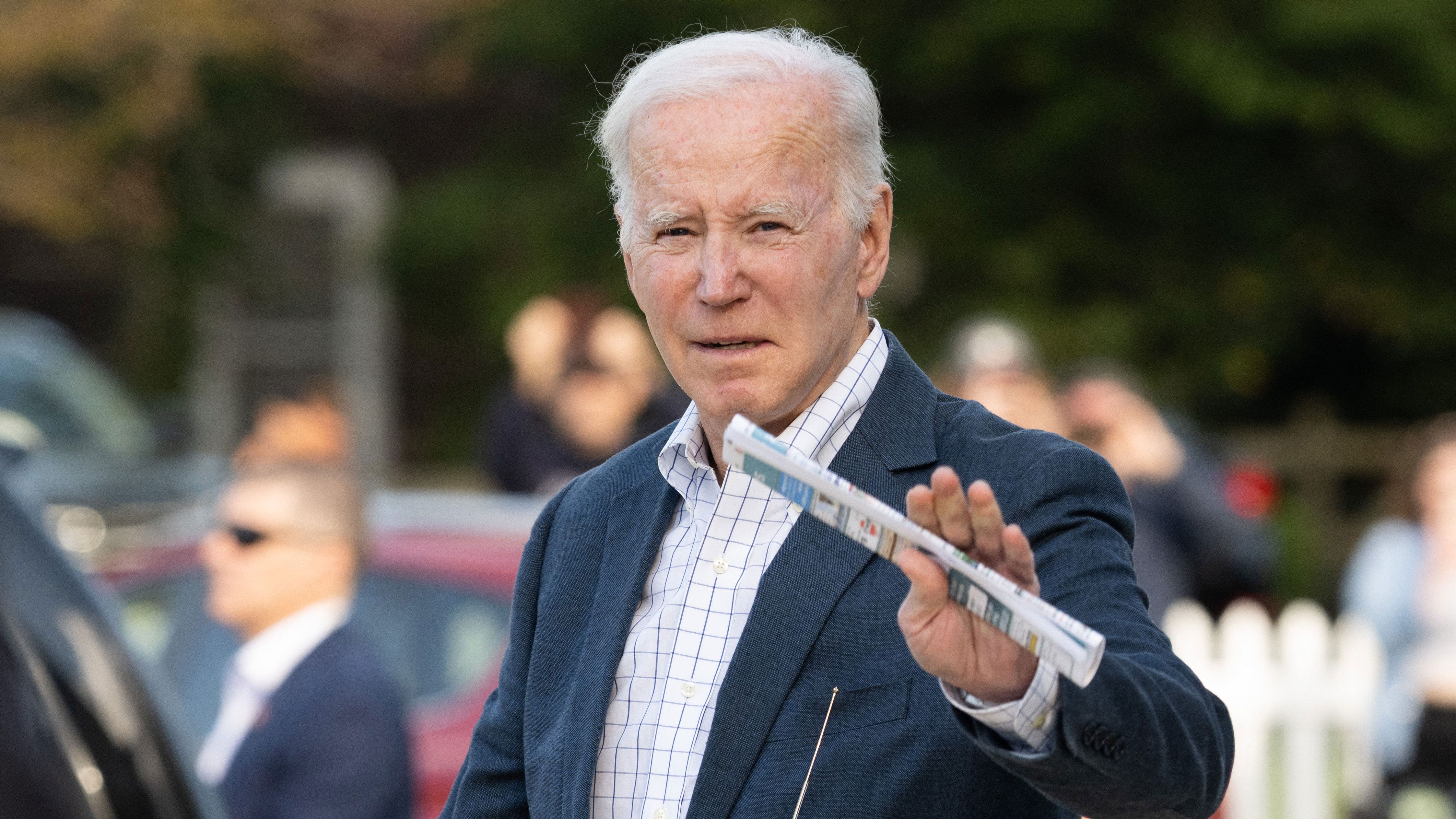 Read more about the article Progressive activists take victory lap after tens of thousands of Democrats cast protest votes against Biden