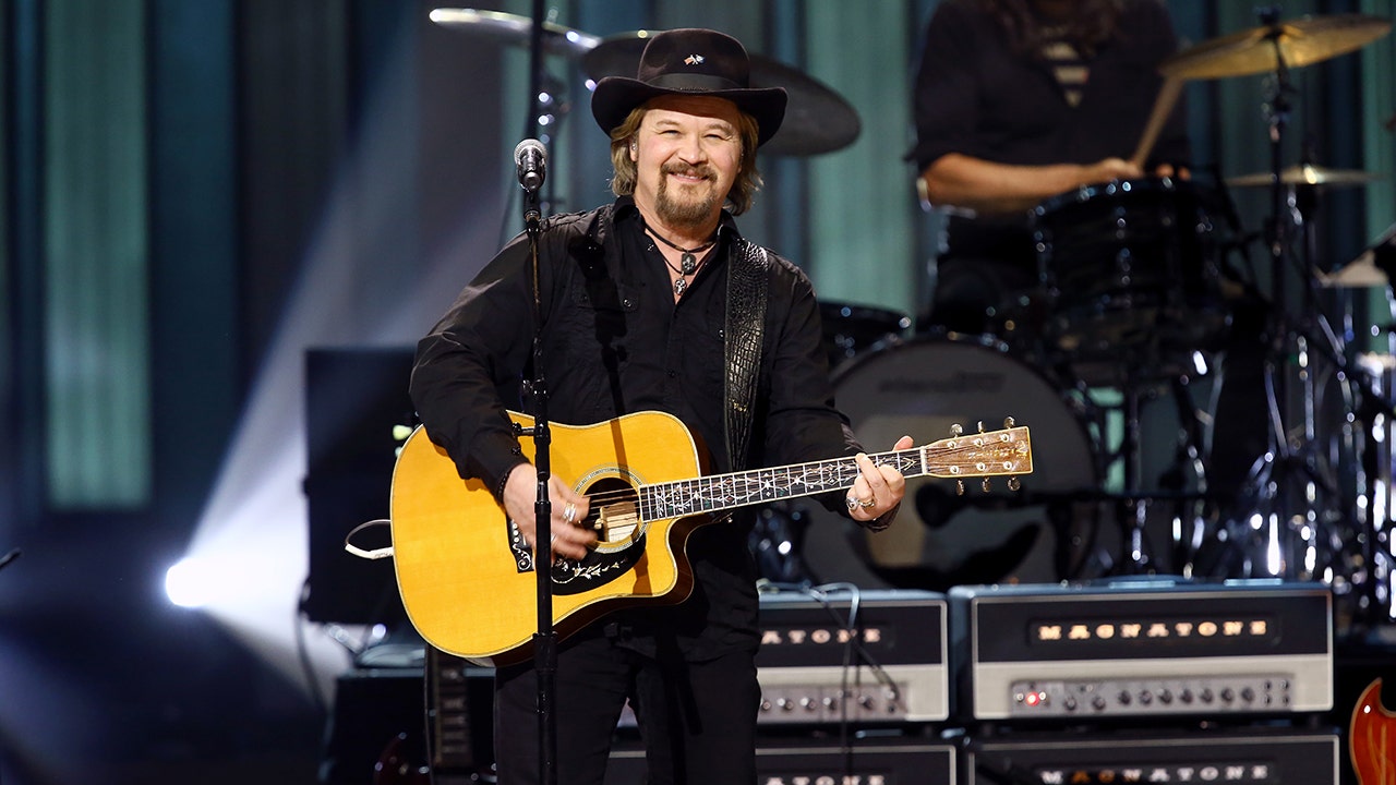 Travis Tritt revealed he would be dropping Anheuser-Busch items from his hospitality rider on tour. (Terry Wyatt/Getty Images for America Salutes You)