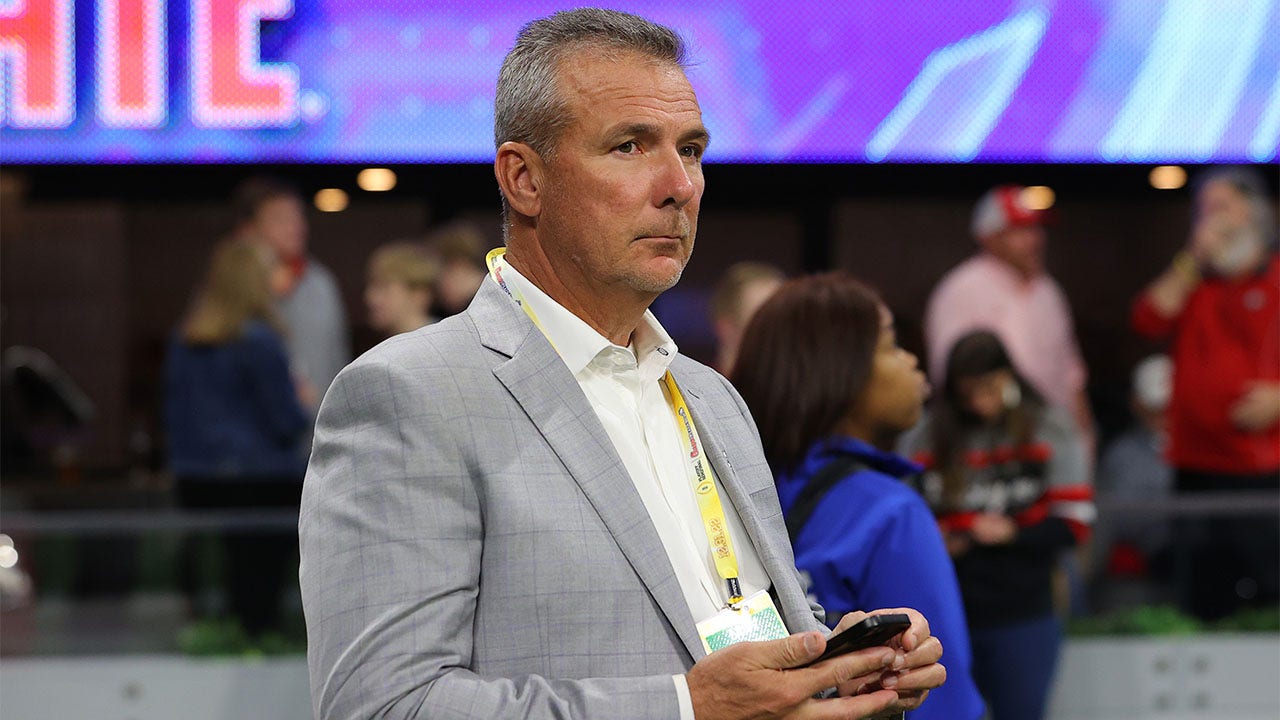 You are currently viewing Legendary college football coach Urban Meyer likens NIL to ‘cheating’: ‘That’s not what the intent is’