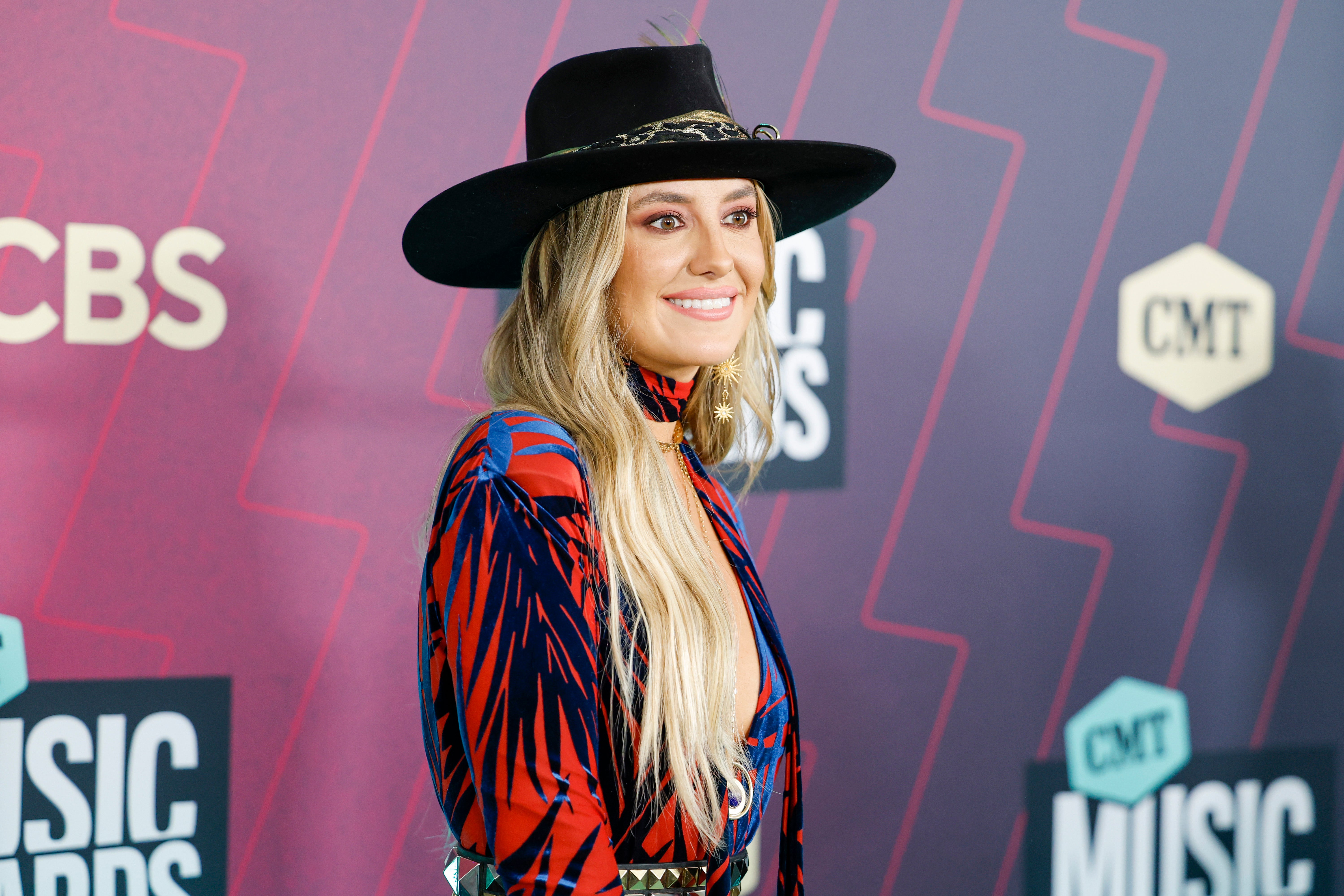 Bintang ‘Yellowstone’ Lainey Wilson menimbang nasib serial hit di CMT Music Awards 2023