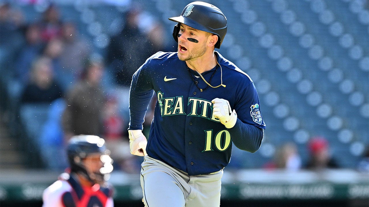 Mariners' Jarred Kelenic launches mammoth home run, second-longest of MLB  season: 'Absolutely smoked
