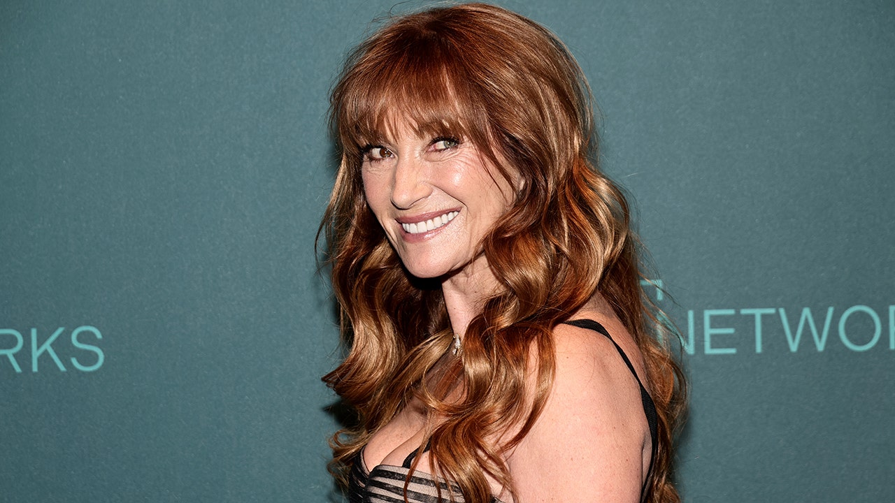 Jane Seymour, 72, shows off enviable body in skintight dress