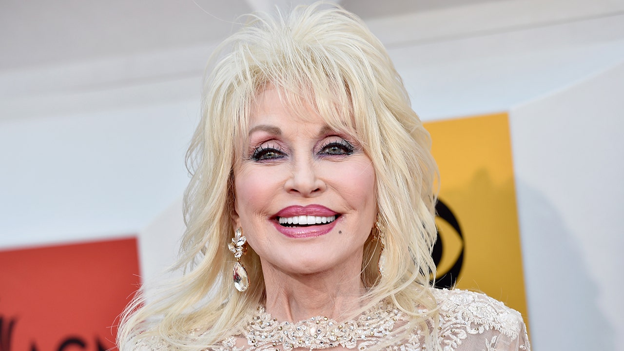 Dolly Parton smiles at a red carpet event
