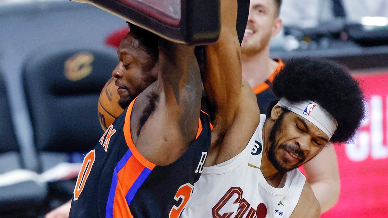 Knicks fans skewer Cavs' Jarrett Allen for flagrant foul in blowout