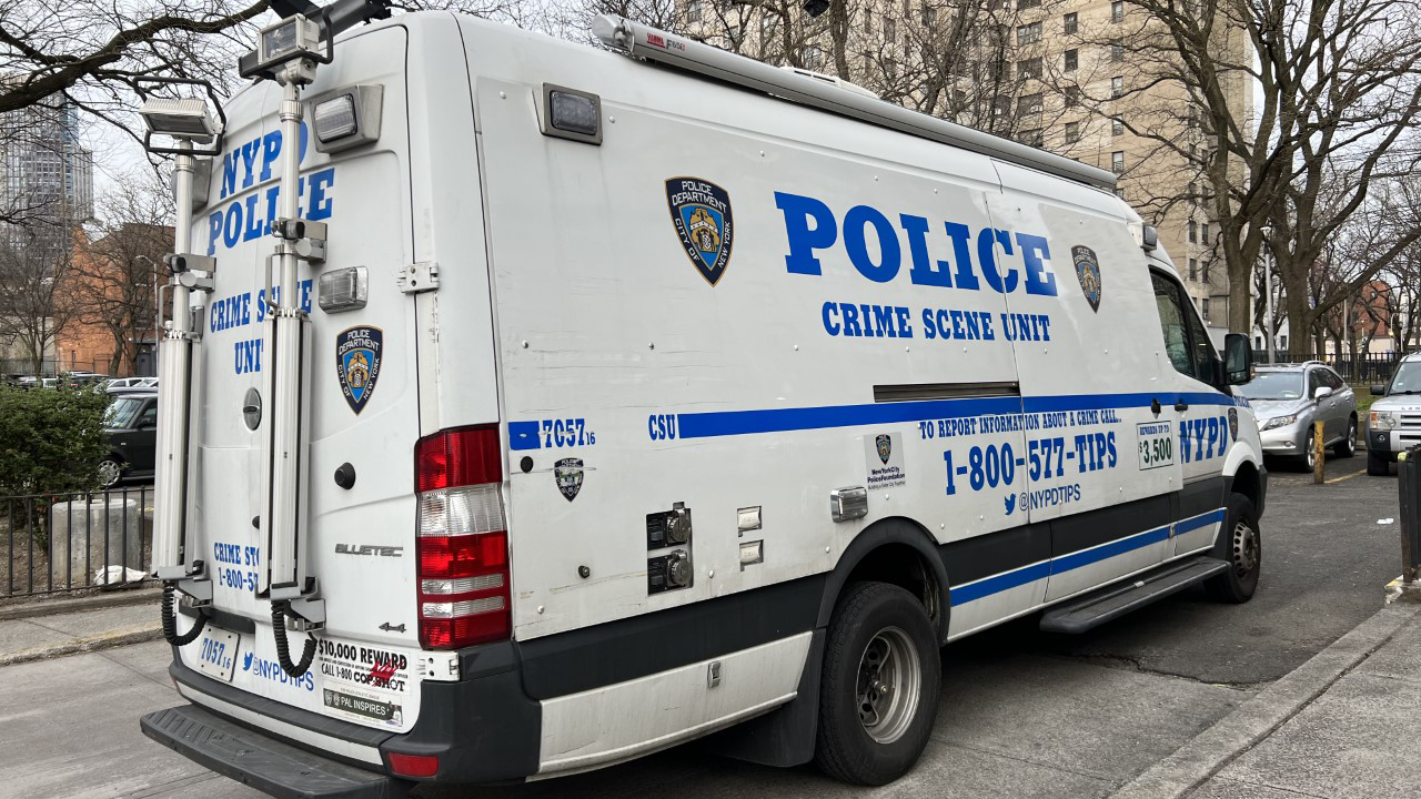 纽约犯罪率下降，更多警力上岗，证明之前“减少警力经费”策略的失败：专家