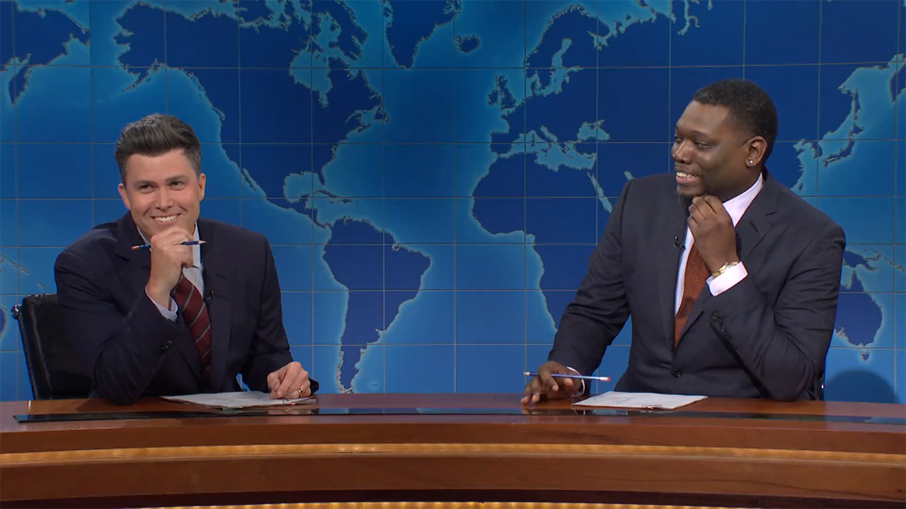 Michael Che bringt Colin Jost während des Wochenend-Updates von SNL mit einem Trick zu einem „bösen“ Aprilscherz