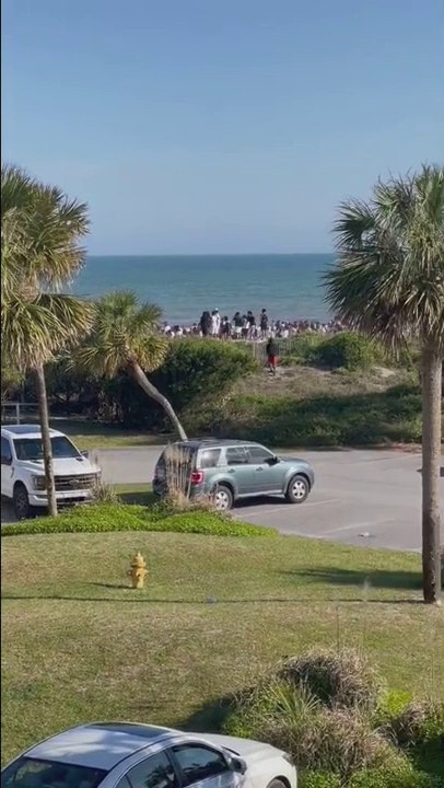 South Carolina police say six shot on beach near vacation rentals